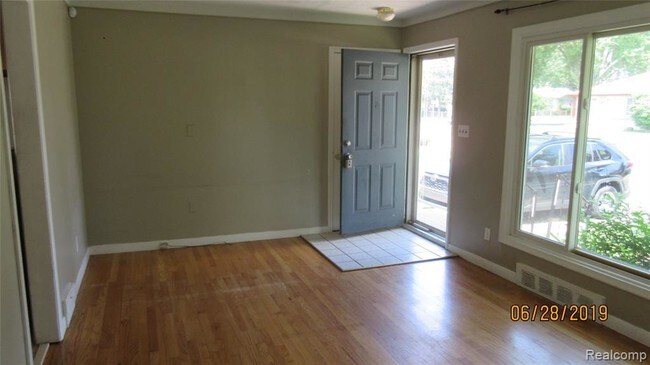Building Photo - 121 Radcliff St