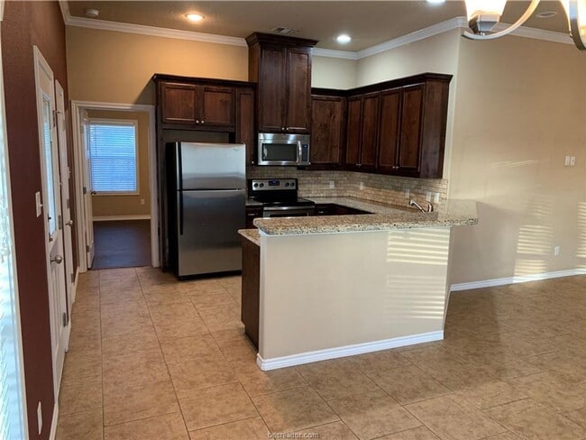 Building Photo - Beautifully 4 bedroom, 3 bathroom house wi...