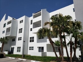Building Photo - 2850 NE 14th Street Causeway