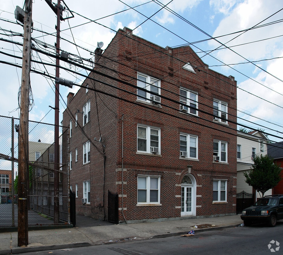 Building Photo - 630-632 N 6th St
