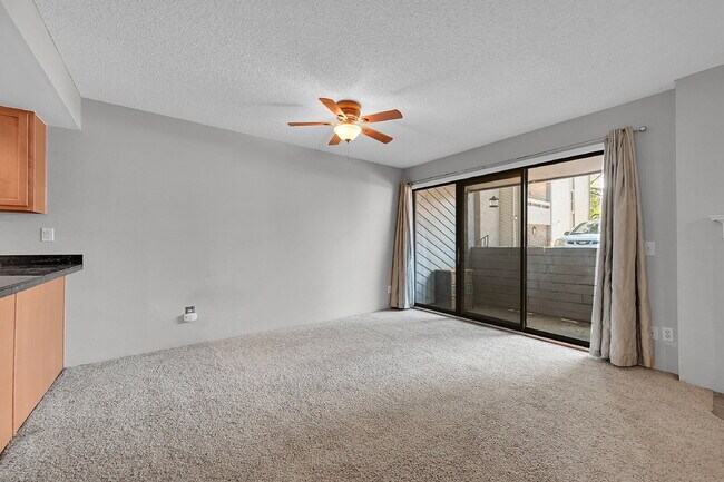 Foto del edificio - $1,450.00, 1-bedroom, 1-bathroom Lower Lev...