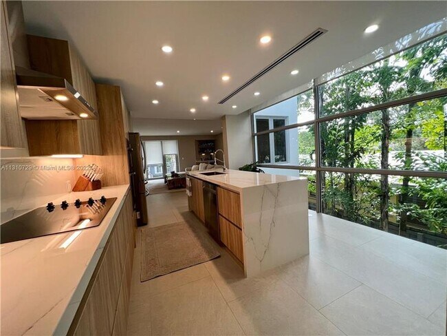 1509 NE 4th Pl photo'