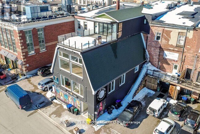 Photo du bâtiment - 119 Dunlop St E