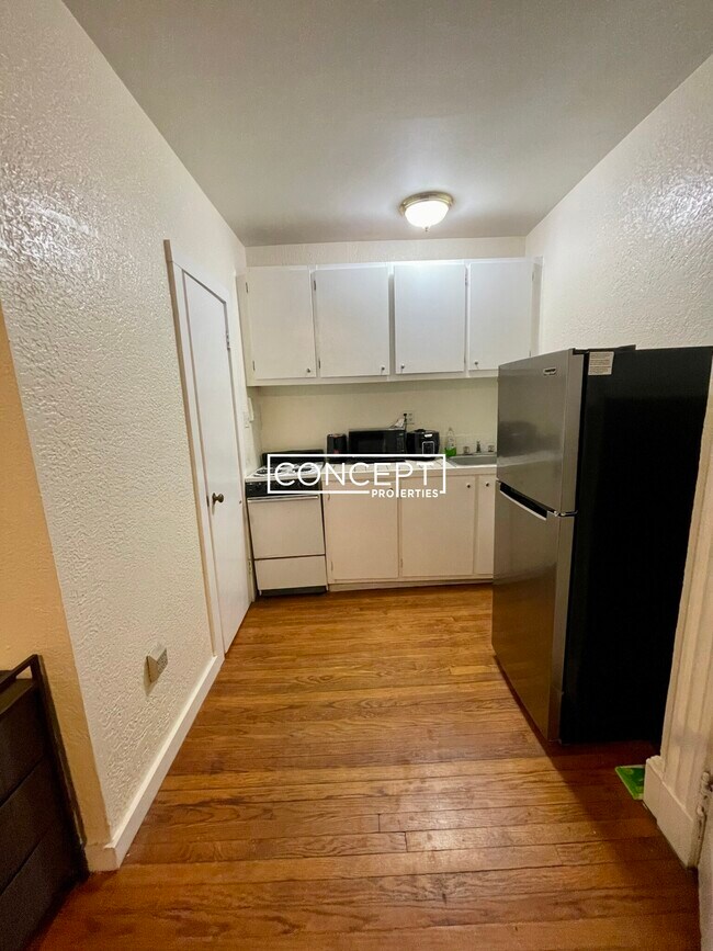 Building Photo - 72 Revere St