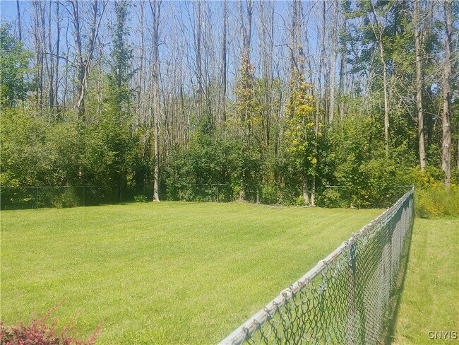 Foto del edificio - 8839 English Rd