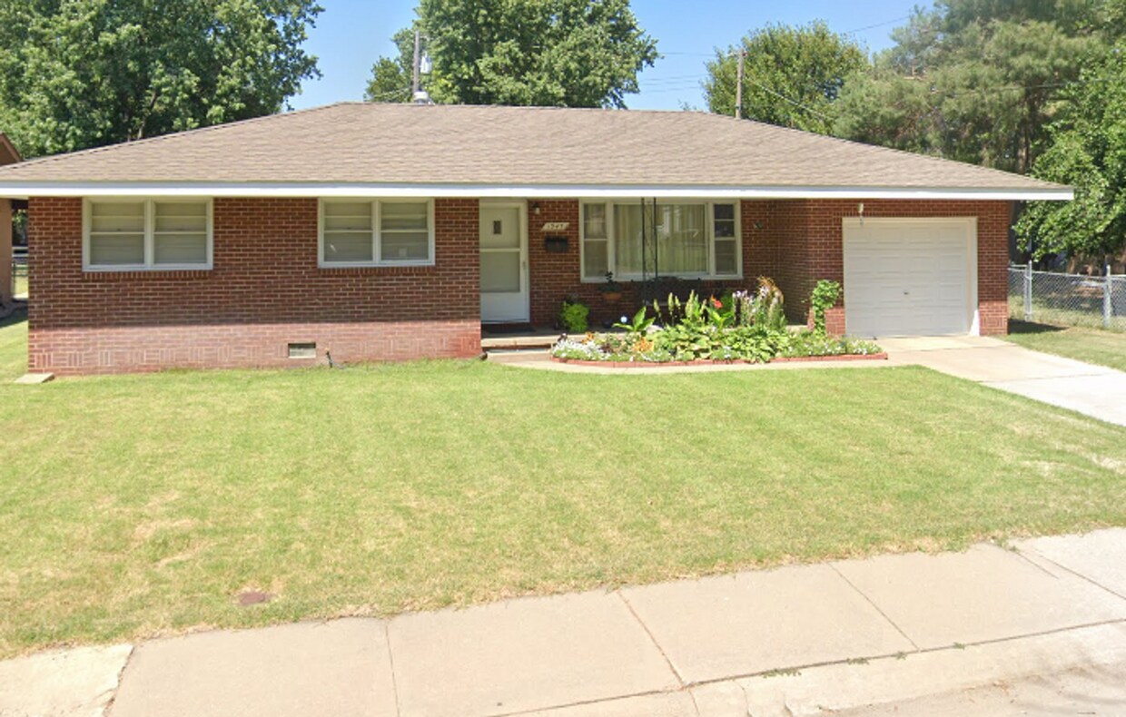 Primary Photo - 3 Bedroom, 1.5 Bathroom House