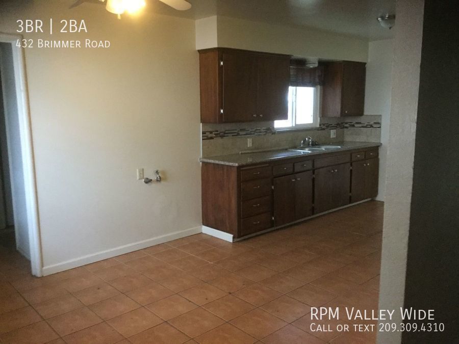 Building Photo - Cute 3 bedroom Coming Soon!