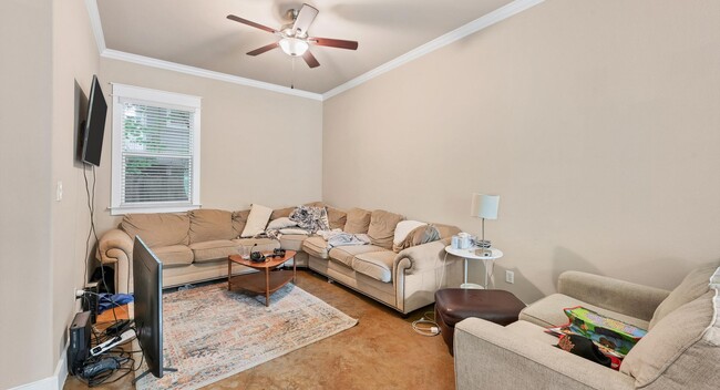 Foto del edificio - 507 W N Loop Blvd