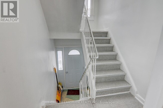 Photo du bâtiment - 8 Hanson Rd
