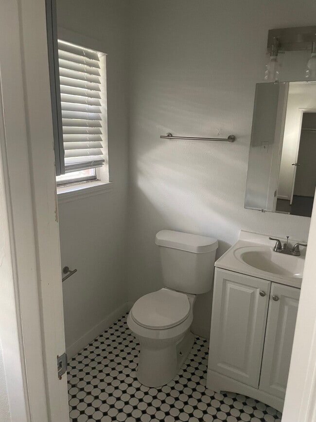 Building Photo - 5102 Academy St