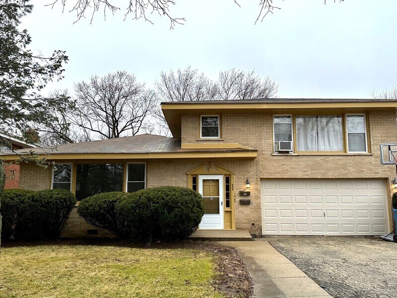 422 Edwards Ave Unit A, West Dundee, IL 60118 Condo for Rent in West