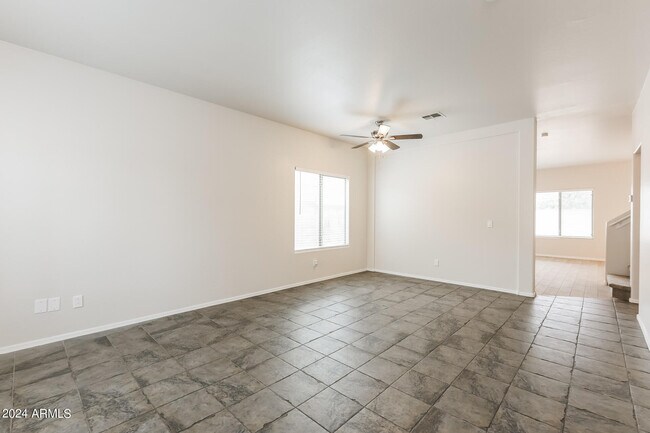 Foto del edificio - 6811 S 36th Dr