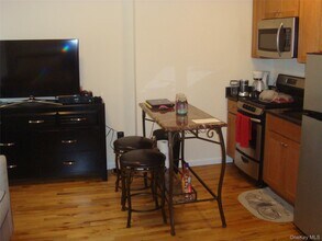 Building Photo - 122 Main St