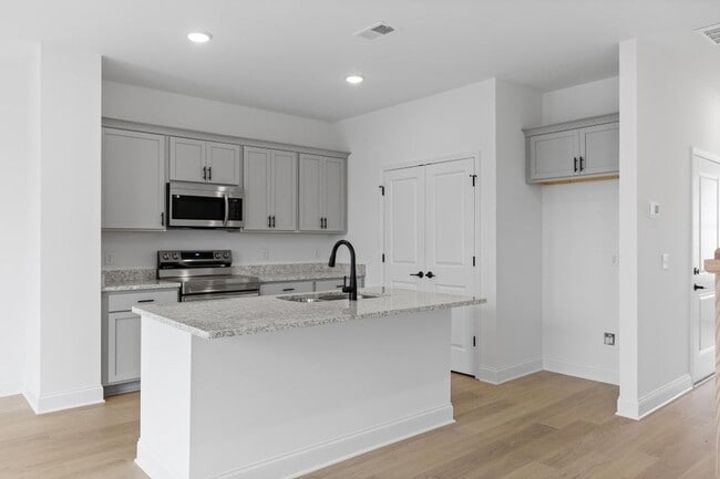 Building Photo - Lily floorpan in James Creek