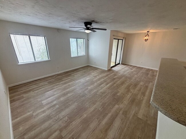 Building Photo - 1339 Airport Dr