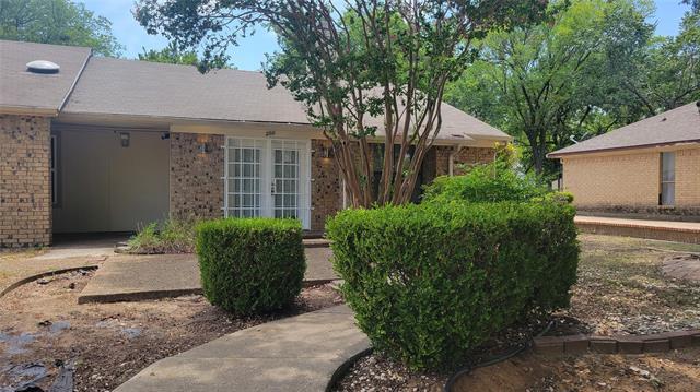 Building Photo - 200 E Denton Dr