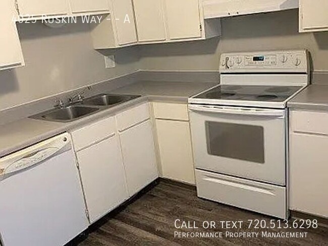 Building Photo - Spacious Two Bedroom Apartment