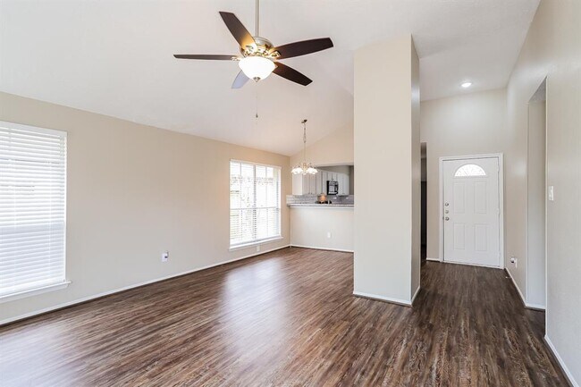 Building Photo - 17535 Davenway Dr