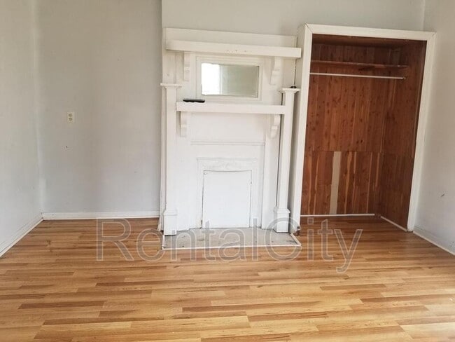Building Photo - 246 Linden St