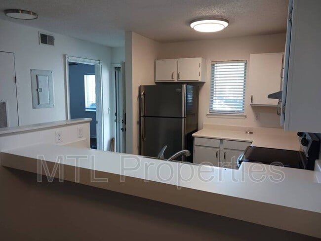 Building Photo - 1602 Eagles Pl