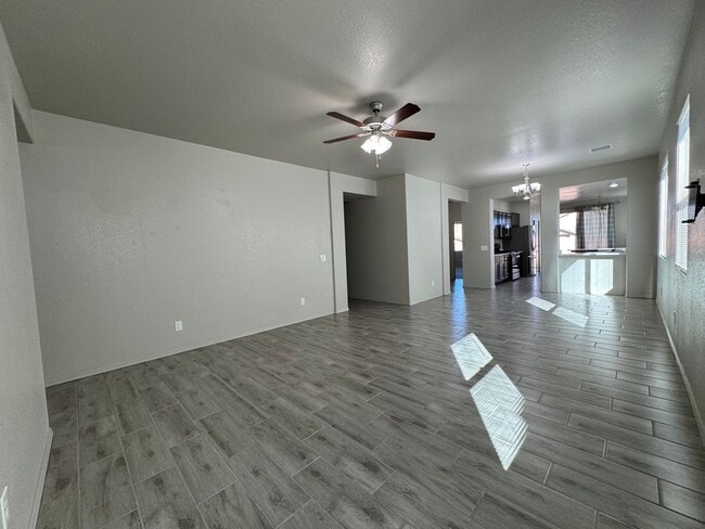 Foto del edificio - 4BR/2.5BA/2CG, 2057 sq.ft. rental with DOG RUN in Sierra Vista, AZ