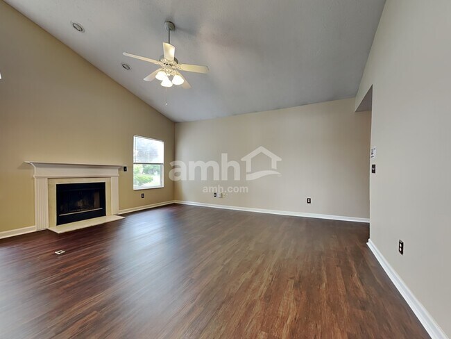 Foto del edificio - 3201 Creekshore Drive