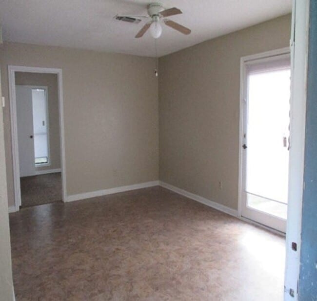 Building Photo - 3017 Courtney Ave