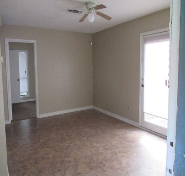 Foto del edificio - 3017 Courtney Ave
