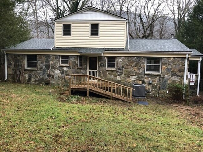 Building Photo - Montreat Rental!