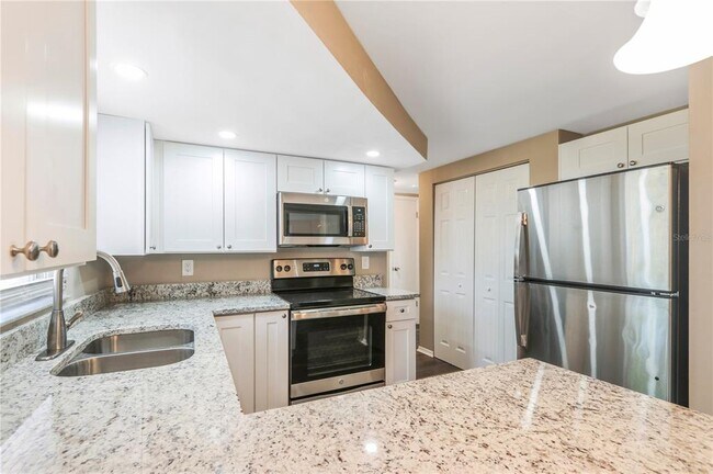 Building Photo - 9821 Wayside Ln