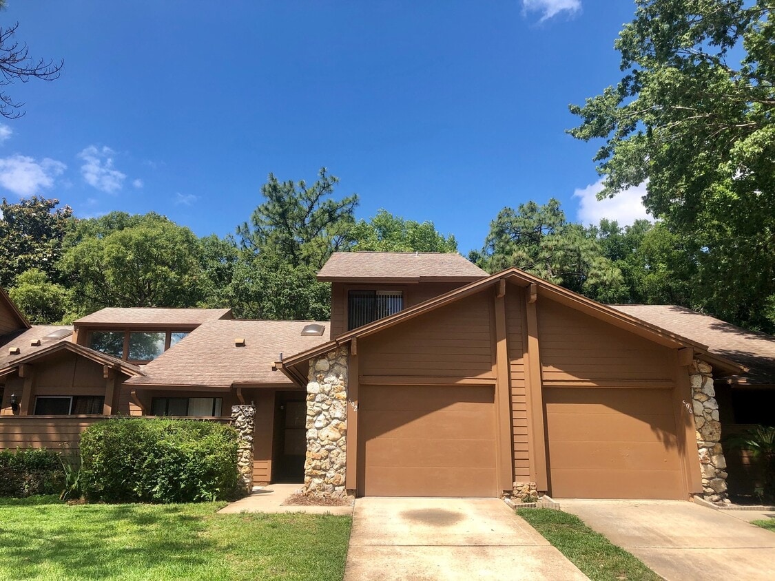 Primary Photo - CUTE TWO STORY 3/2.5 TOWNHOME IN LONGWOOD!