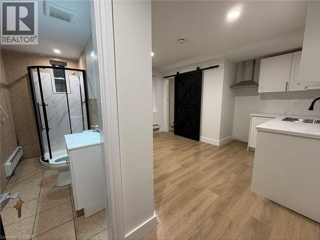 Photo du bâtiment - 803 King St