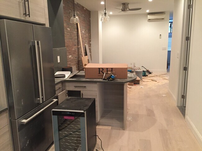 Foto del edificio - 611 E 6th St