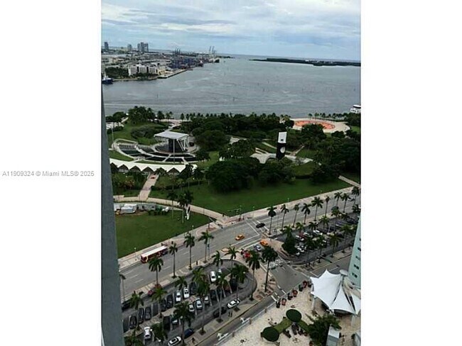 Foto del edificio - 244 Biscayne Blvd
