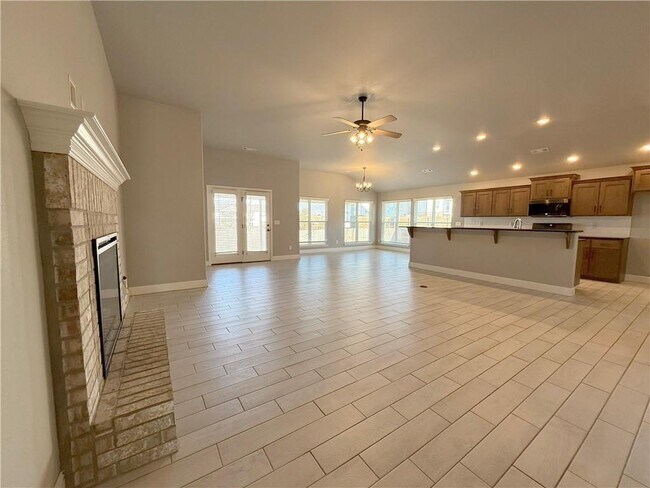 Building Photo - 348 Fox Cir