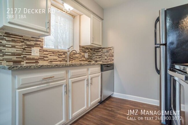 Building Photo - BEAUTIFUL UPDATED APARTMENT IN WALLED LAKE...