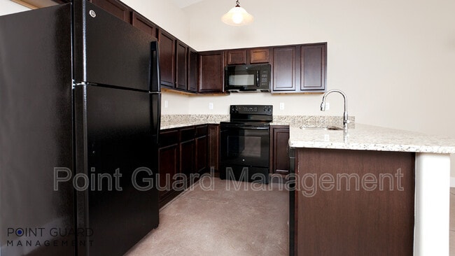 Building Photo - 4727 N Hillside Ct