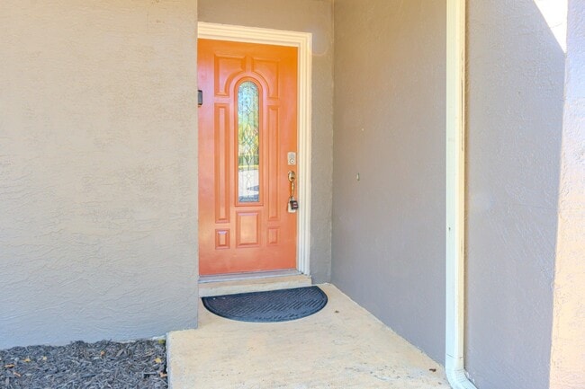 Building Photo - 150 Lady Susan Ct