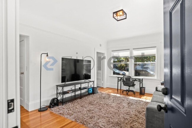 Building Photo - Unit 377