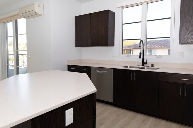 Foto del edificio - Santa Clara Courts