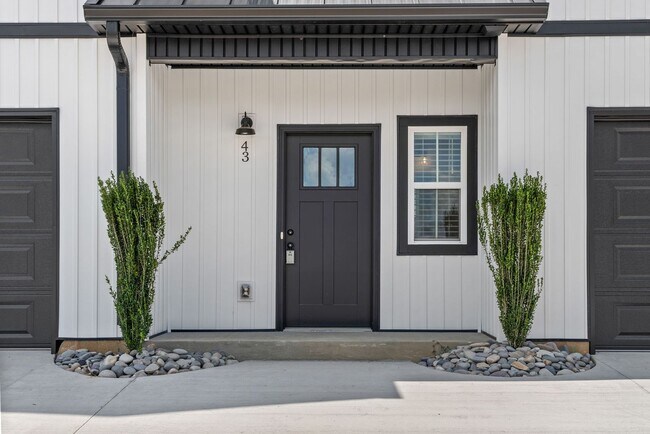 Building Photo - Sango Drive 3 Bedroom Condo For Rent!