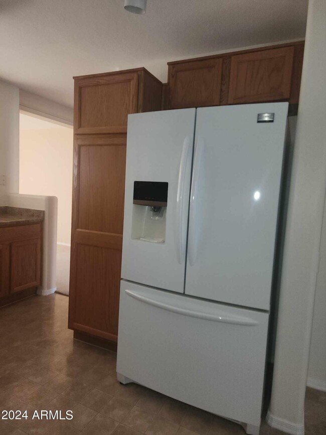 Foto del edificio - 43811 W Elizabeth Ave