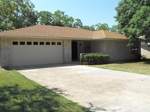 Building Photo - 131 Candice Dr
