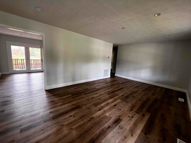 Foto del edificio - 208 Mount David Dr