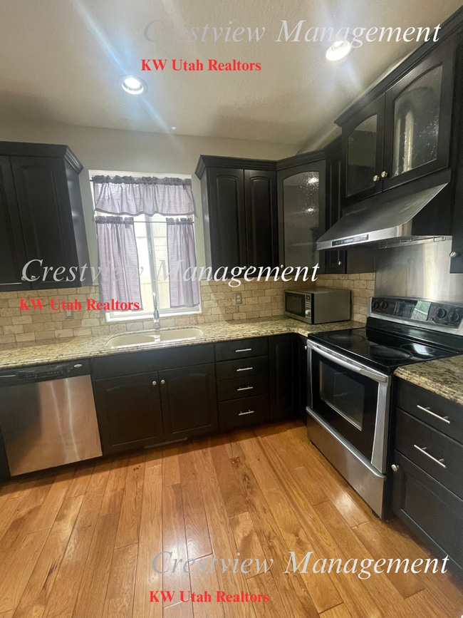 Building Photo - Charming 3 Bed, 2 Bath Home in South Salt Lake!