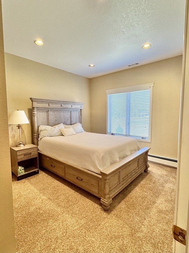 Foto del edificio - 201 Riverwood Dr