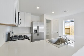 Building Photo - 16818 Great Highlands Dr