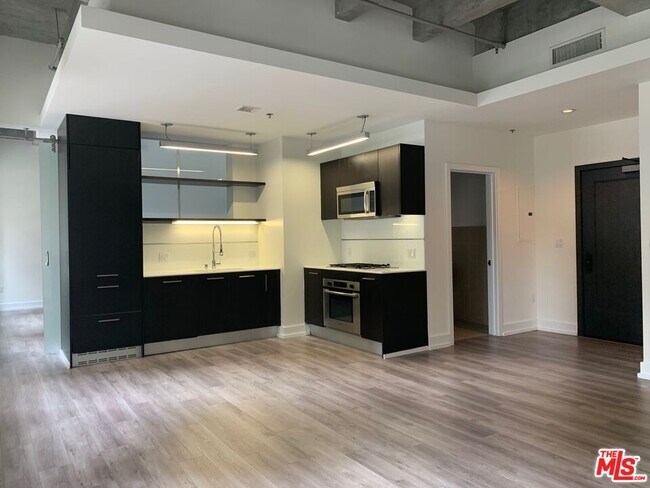 Foto del edificio - 727 W 7th St