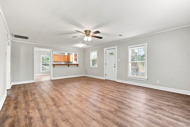Building Photo - 707 N Gertrude Ave