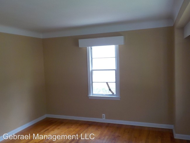 Building Photo - 329 Bede St